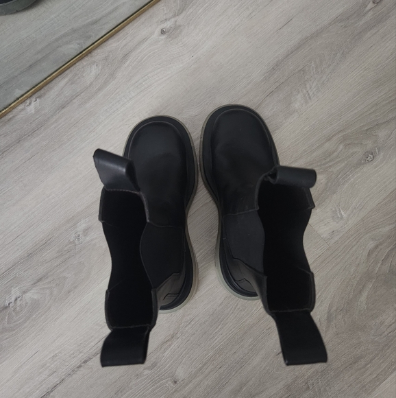 Bottega Veneta Tire Chelsea Boot - Picture 11 of 11